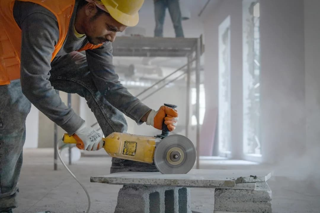 Adaptación extrema — Condiciones de trabajo escritas para profesionales de la construcción